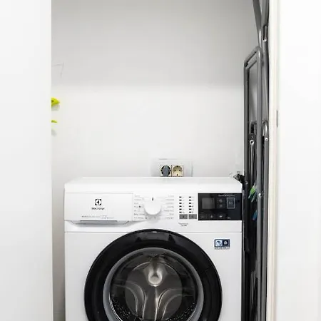 Luxury Apartment *