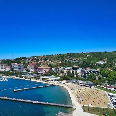 דירה Luksuzni Apartmaji V Centru Portoroza Z Vrtom In Parkiriscem - Luxury In Center With Garden & Parking בפורטורוז