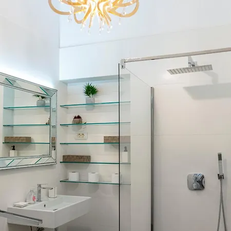 דירה Luksuzni Apartmaji V Centru Portoroza Z Vrtom In Parkiriscem - Luxury In Center With Garden & Parking בפורטורוז