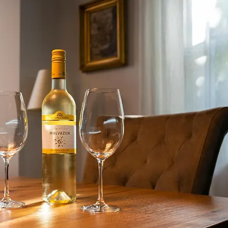 Luksuzni Apartmaji V Centru Portoroza Z Vrtom In Parkiriscem - Luxury In Center With Garden & Parking דירה בפורטורוז