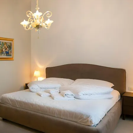 Luksuzni Apartmaji V Centru Portoroza Z Vrtom In Parkiriscem - Luxury In Center With Garden & Parking בפורטורוז